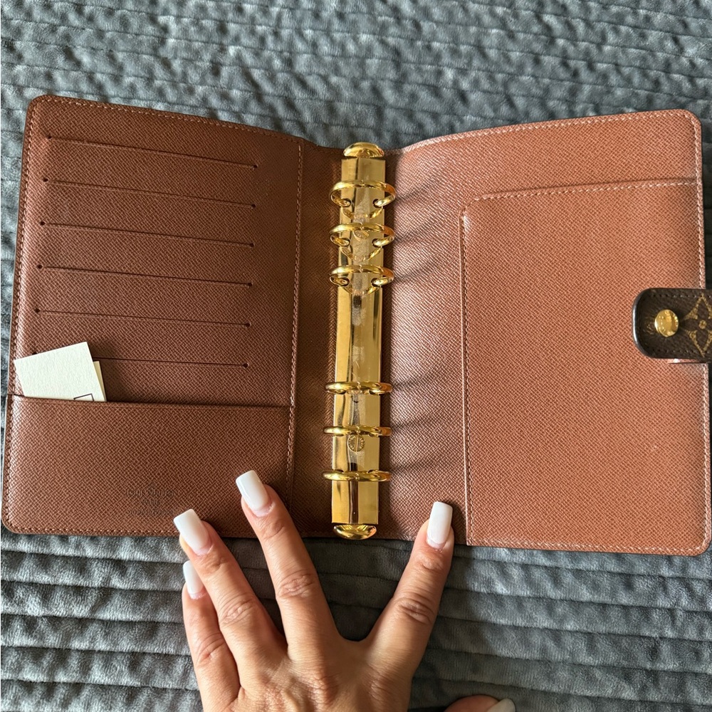 Louis Vuitton Medium Ring Agenda Cover - Picture 11 of 14